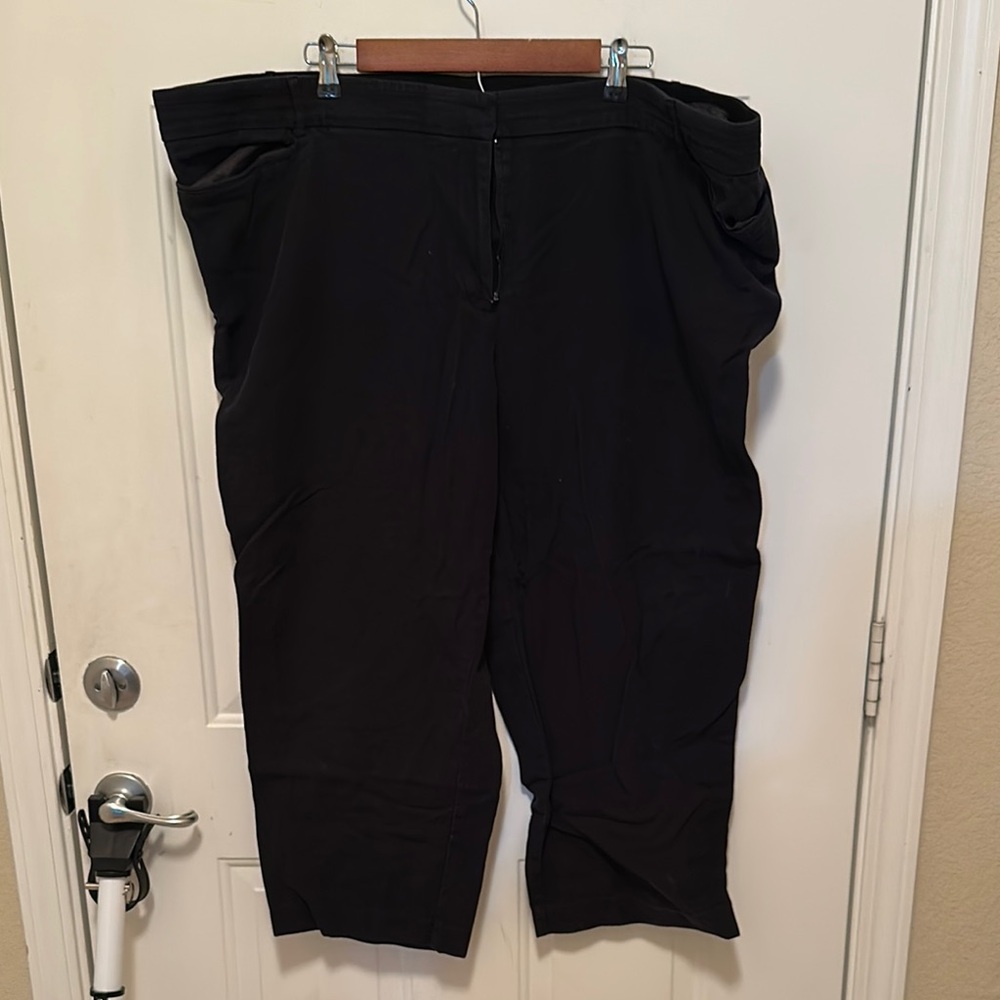 Avenue Black Capri Pants Women’s Plus Petite